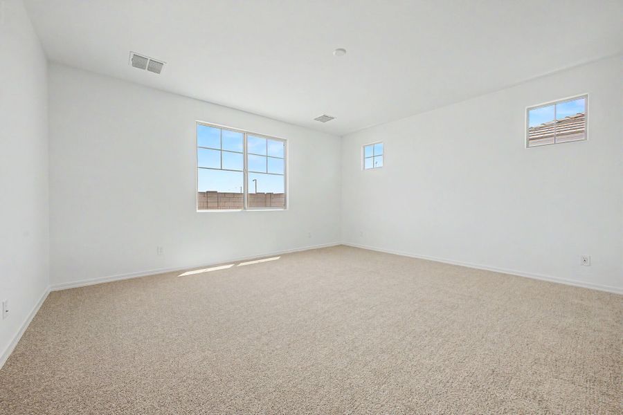 Spacious, unfurnished interior of a new home in Las Ventanas, Goodyear (Image 12).