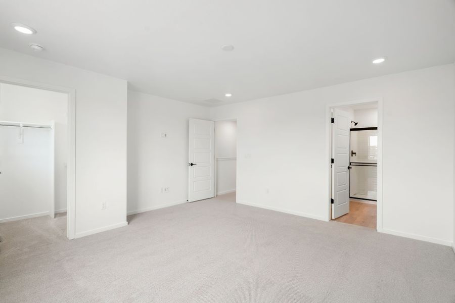 Spacious, unfurnished interior of a new home in Sky Ranch, Watkins (Image 26).
