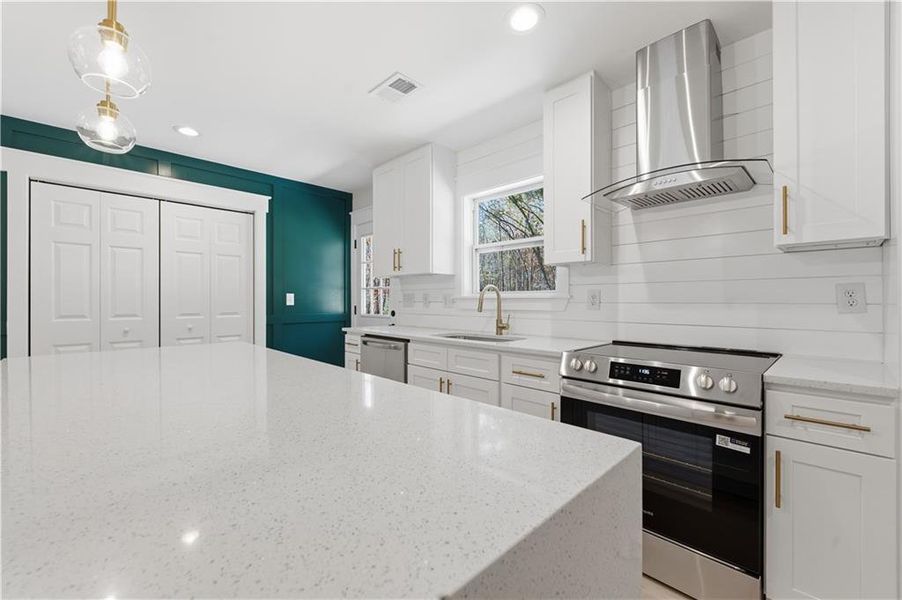 Furnished interior view inside a new home in , Cartersville (Image 6).