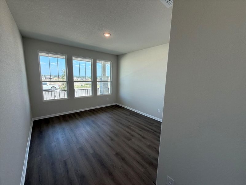 Spacious, unfurnished interior of a new home in Lariat, Liberty Hill (Image 30).