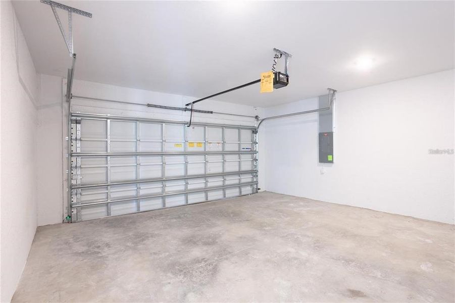 Spacious, unfurnished interior of a new home in , Port Charlotte (Image 28).