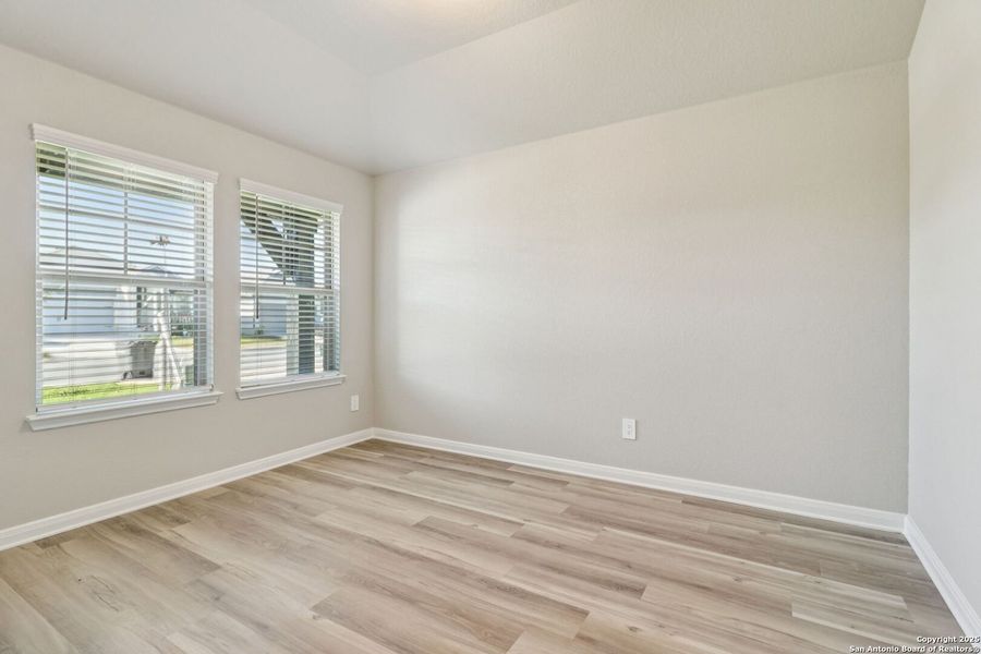 Spacious, unfurnished interior of a new home in Catalina, Converse (Image 38).