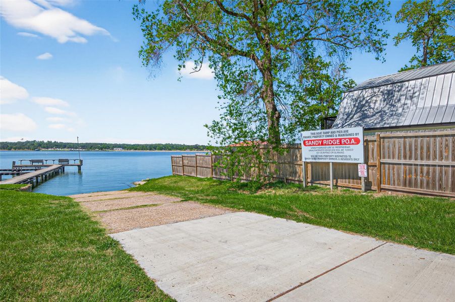 Exterior details and patio area of a home in , Livingston (Image 21).