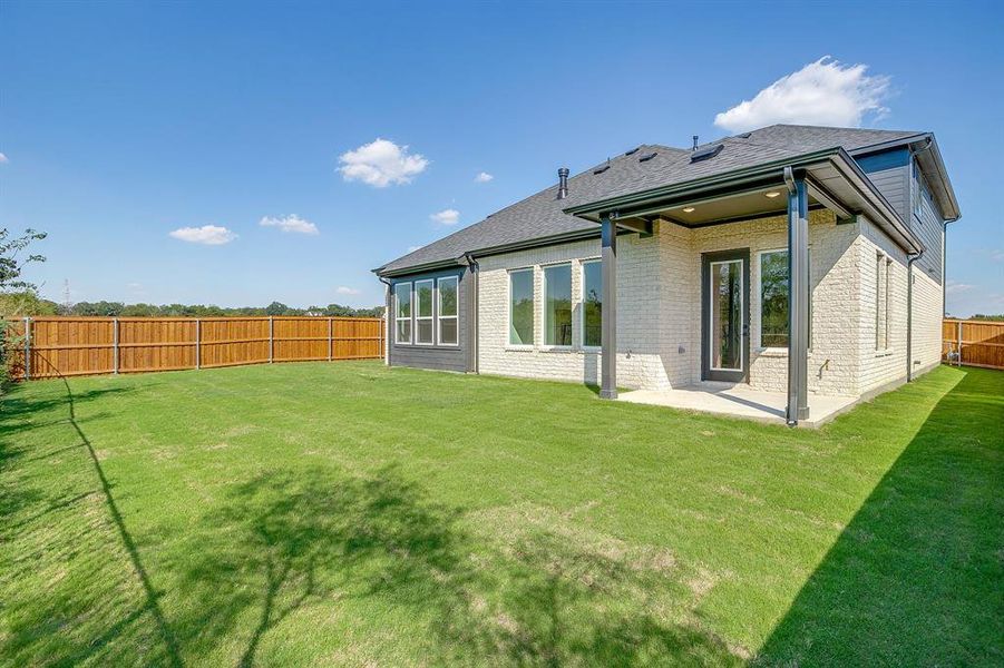 Exterior details and patio area of a home in Pecan Grove, Burleson (Image 24).