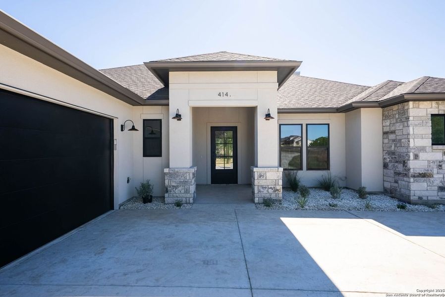 Exterior details and patio area of a home in , Bandera (Image 24).
