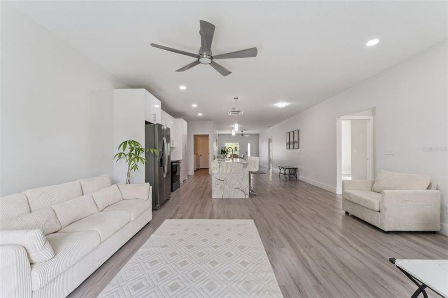 Furnished interior view inside a new home in , Orlando (Image 37).