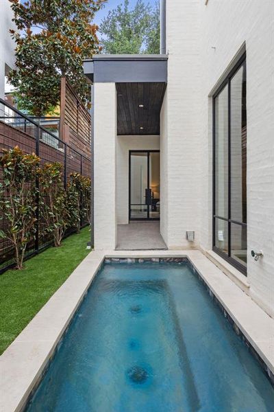 Exterior details and patio area of a home in , Dallas (Image 3).