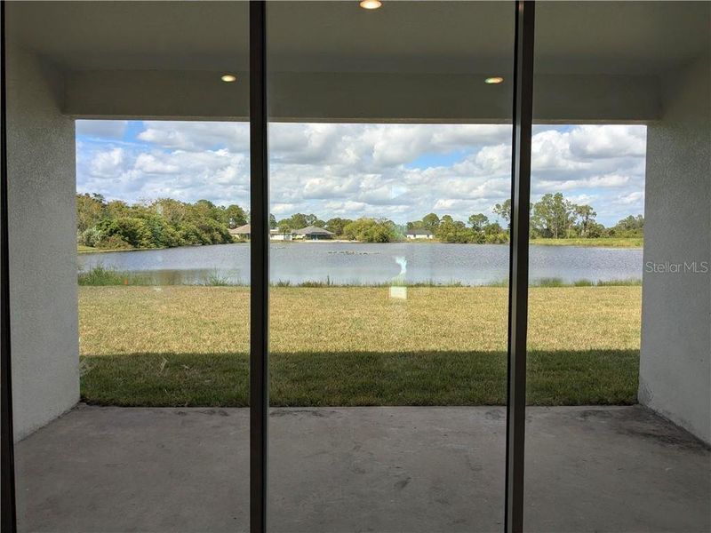 Exterior details and patio area of a home in , Sebring (Image 1).