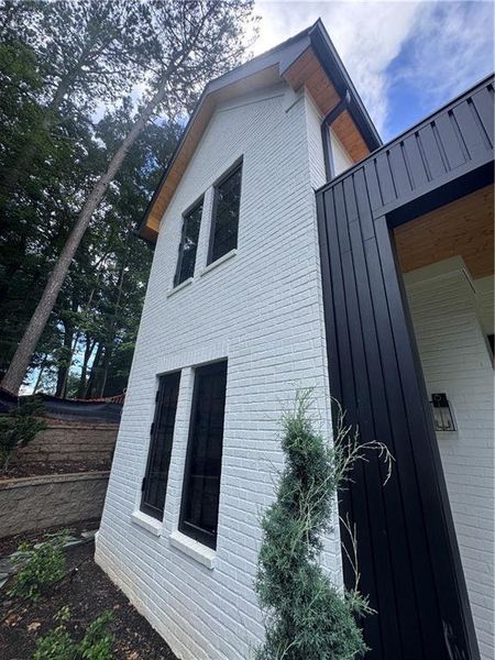 Exterior details and patio area of a home in , Alpharetta (Image 36).