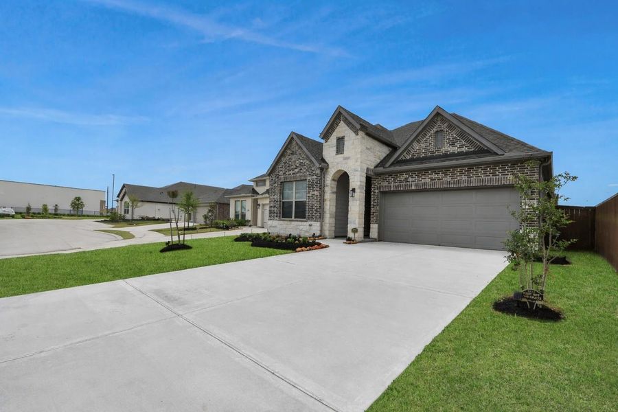 Cul de sac street view of home.