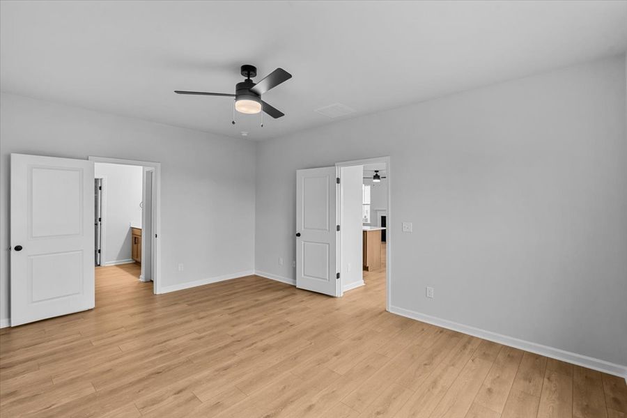 Spacious, unfurnished interior of a new home in Fieldstone, Lexington (Image 27).