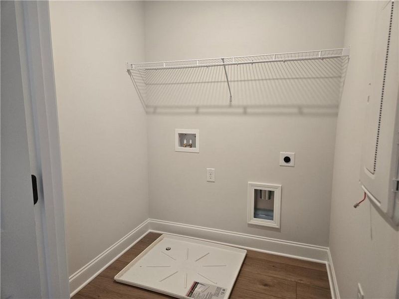 Spacious, unfurnished interior of a new home in Madeira, Acworth (Image 15).