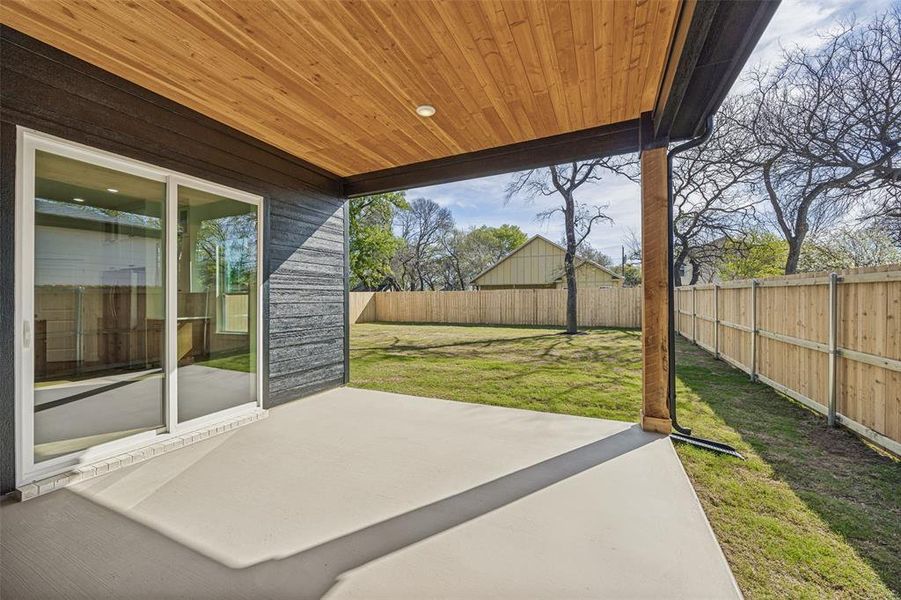 Exterior details and patio area of a home in , Dallas (Image 3).