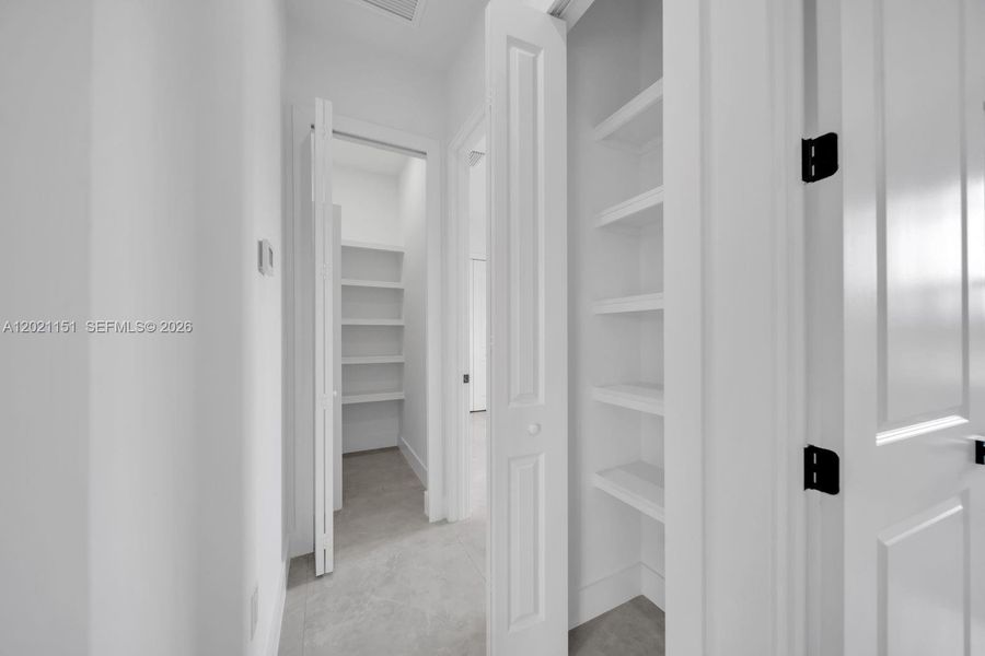 Spacious, unfurnished interior of a new home in , Lehigh Acres (Image 24).
