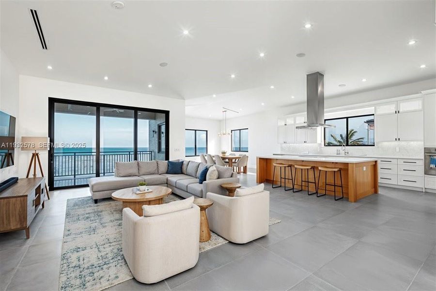 Furnished interior view inside a new home in , Marathon (Image 52).