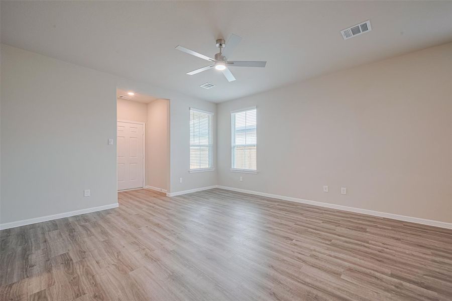Spacious, unfurnished interior of a new home in La Segarra, Brookshire (Image 40).