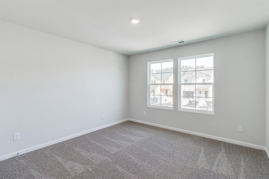 Spacious, unfurnished interior of a new home in Bluefield, Lexington (Image 29).