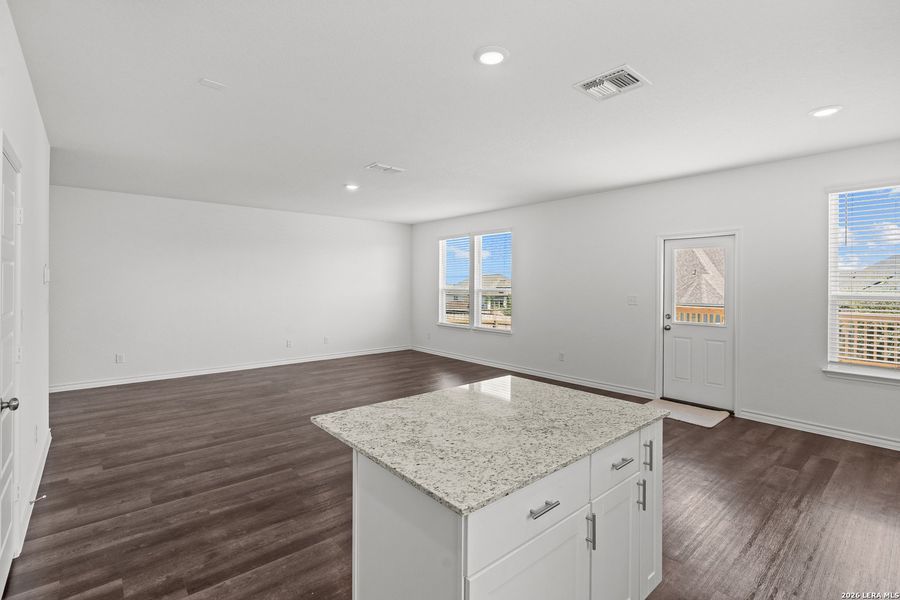 Spacious, unfurnished interior of a new home in Davis Ranch, San Antonio (Image 17).