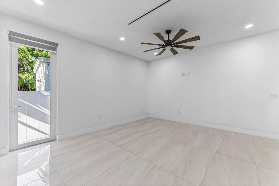 Spacious, unfurnished interior of a new home in , Fort Lauderdale (Image 50).