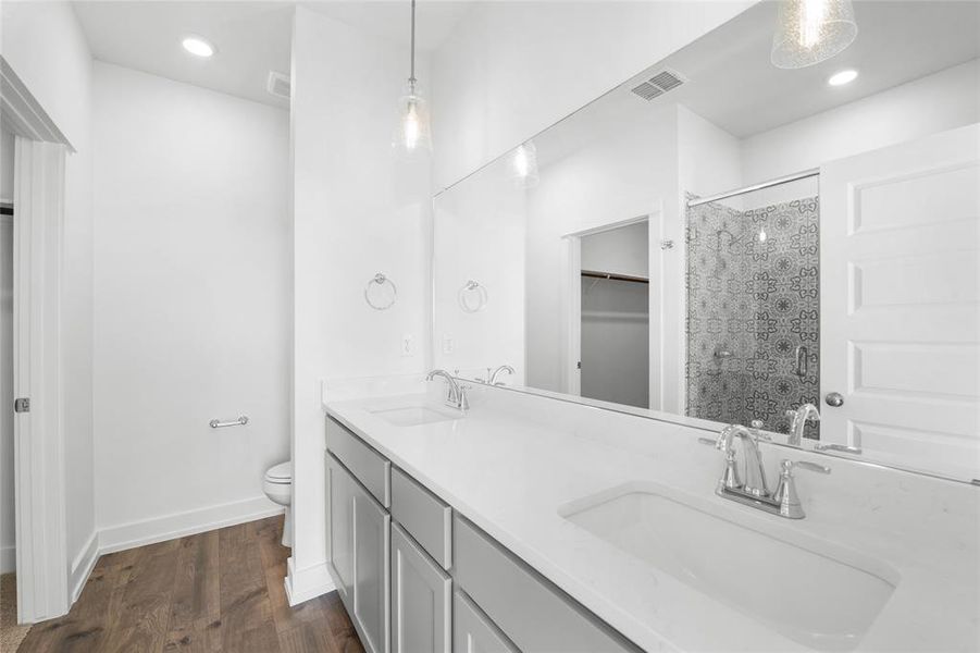 Please note: These interior photos are not of the actual home but are of a completed one with a similar floor plan. Finishes, features, and layouts may vary. Please note: These interior photos are not of the actual home but are of a completed one with a similar floor plan. Finishes, features, and layouts may vary.