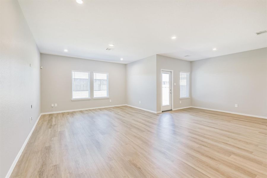 Spacious, unfurnished interior of a new home in Harrington Trails at The Canopies, New Caney (Image 22).