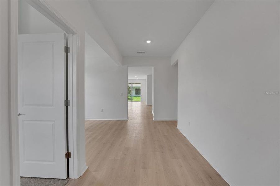 Spacious, unfurnished interior of a new home in Tuscan Hills, Dade City (Image 37).