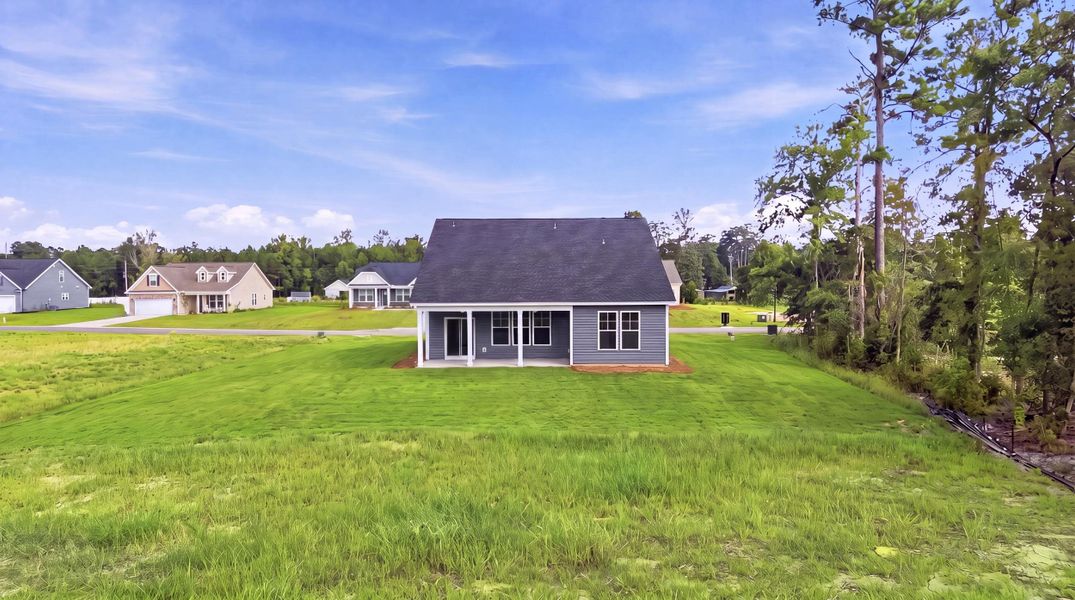 Exterior details and patio area of a home in Oak Grove, Conway (Image 4).