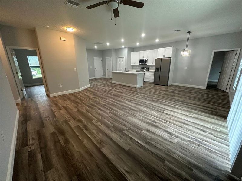 Spacious, unfurnished interior of a new home in , Ocala (Image 10).