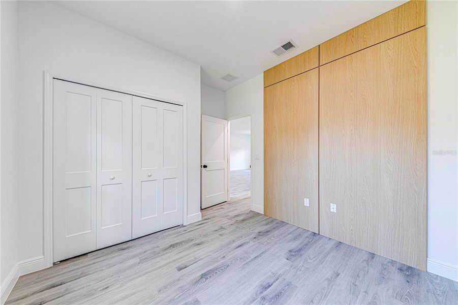 Spacious, unfurnished interior of a new home in , Citrus Springs (Image 12).
