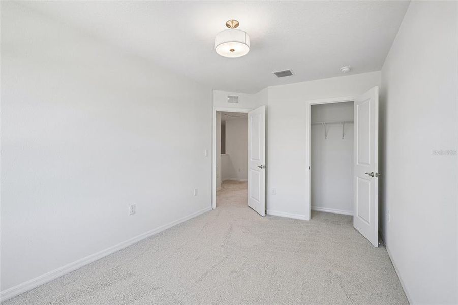 Spacious, unfurnished interior of a new home in Twin Oaks, Zephyrhills (Image 18).
