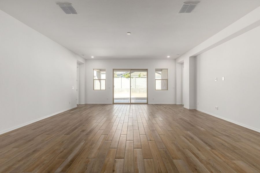 Spacious, unfurnished interior of a new home in Las Ventanas - RV Collection, Goodyear (Image 8).