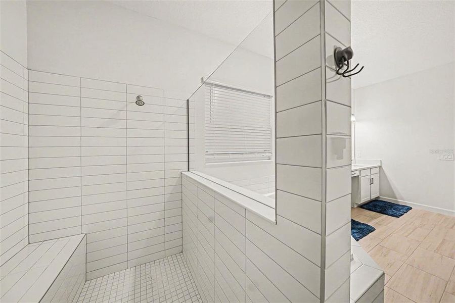 Close-up of interior finishes inside a home in , Wimauma (Image 17).
