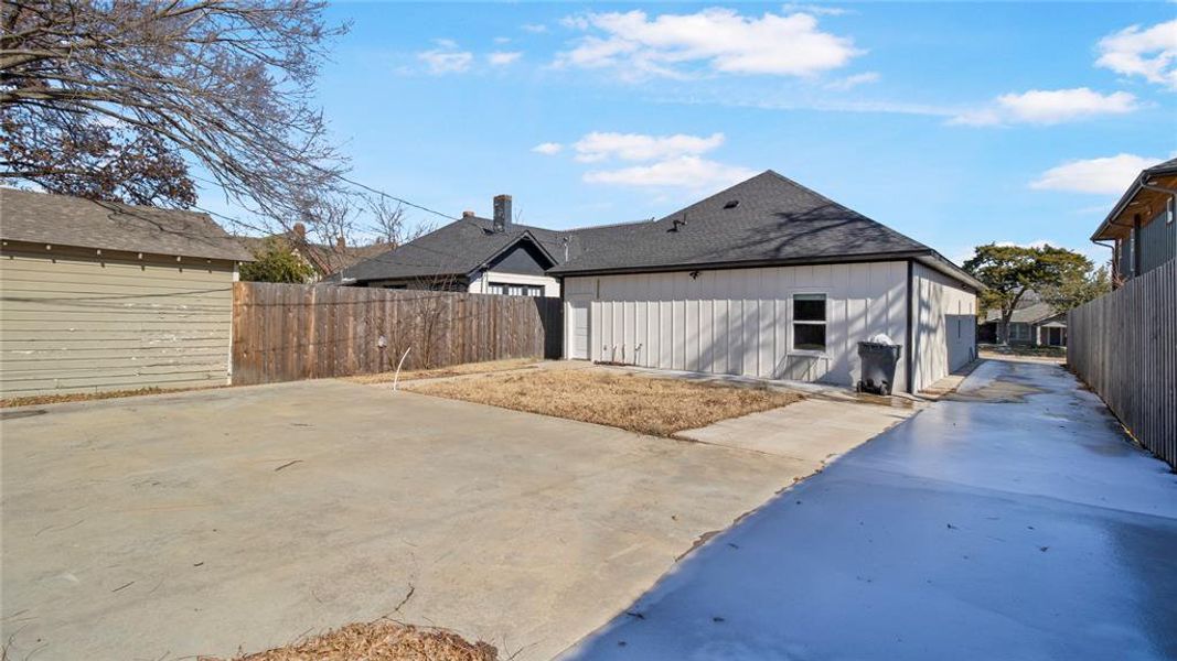 Exterior details and patio area of a home in , Dallas (Image 17).
