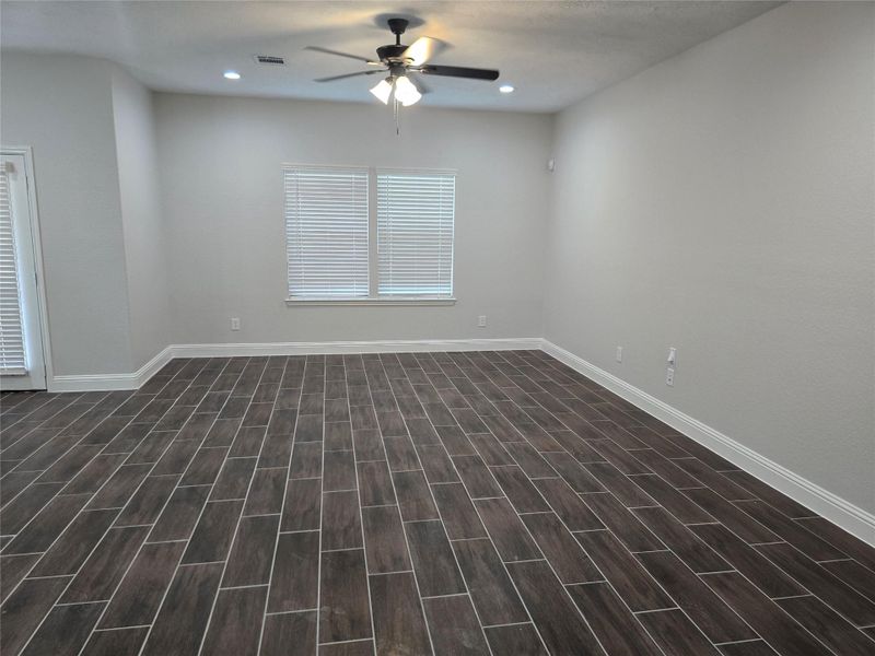 Spacious, unfurnished interior of a new home in , Baytown (Image 12).
