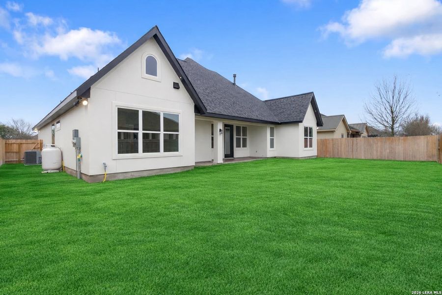 Exterior details and patio area of a home in , Selma (Image 3).