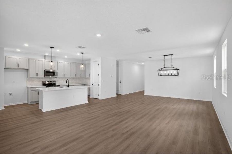 Spacious, unfurnished interior of a new home in Trailside, Mount Dora (Image 17).