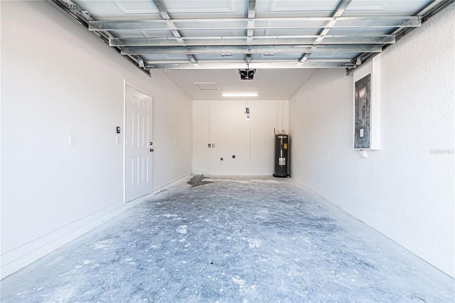 Spacious, unfurnished interior of a new home in , Lake Placid (Image 5).