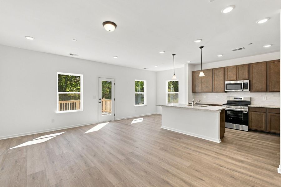 Spacious, unfurnished interior of a new home in Laurelwood Park, Gallatin (Image 13).