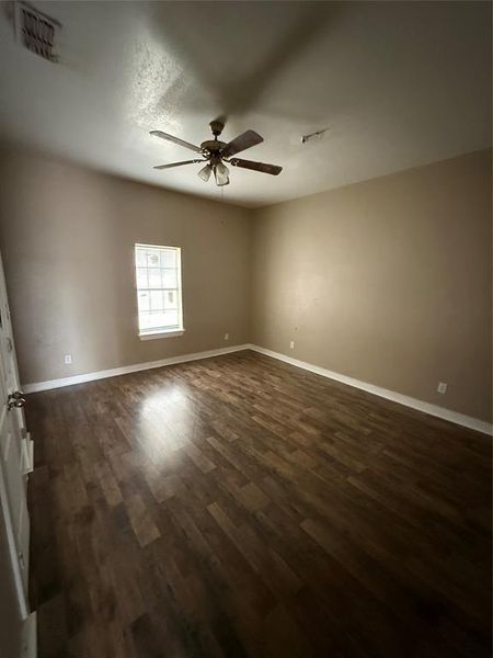Spacious, unfurnished interior of a new home in , Sweetwater (Image 7).