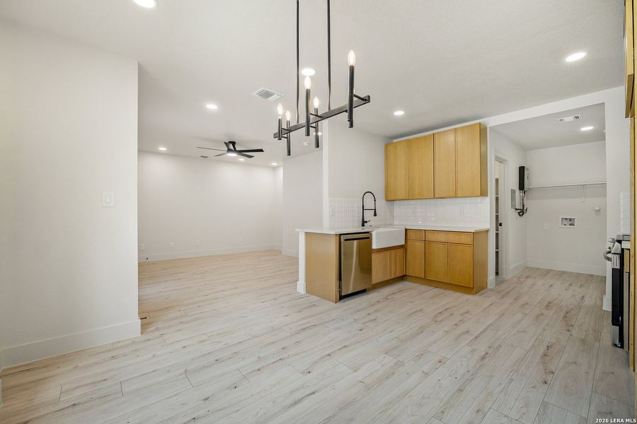 Spacious, unfurnished interior of a new home in , San Antonio (Image 34).