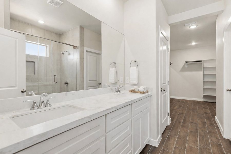 Furnished interior view inside a new home in Paloma Ranch, Harlingen (Image 14).