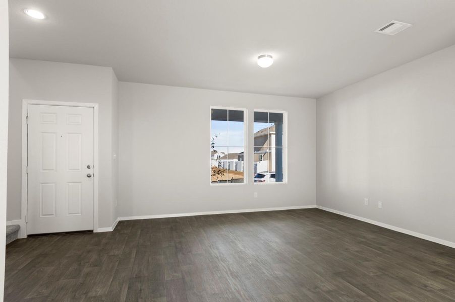Spacious, unfurnished interior of a new home in Harvest Ridge, Elgin (Image 15).