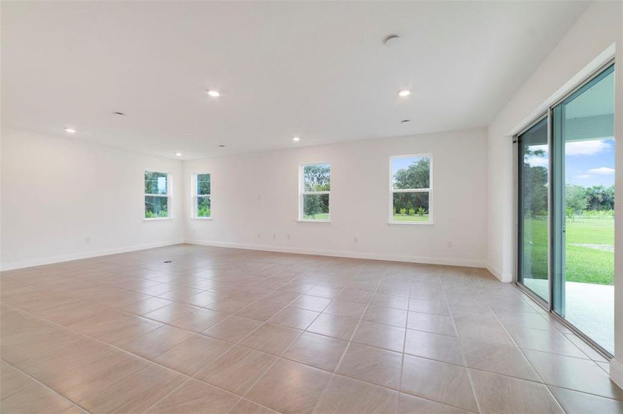 Spacious, unfurnished interior of a new home in Estates at Lake Jesup, Sanford (Image 23).