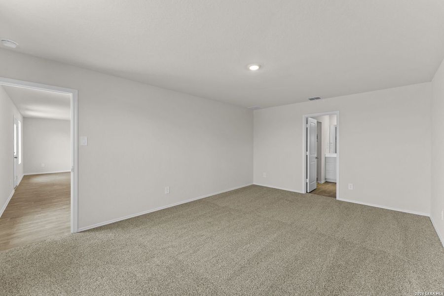 Spacious, unfurnished interior of a new home in Navarro Fields, Seguin (Image 14).