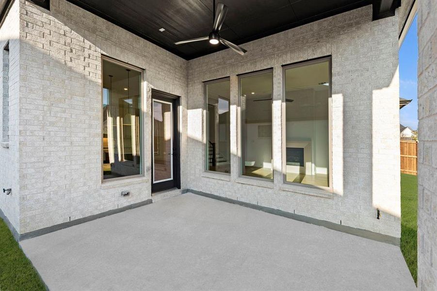 48. 4711 Belo - Patio (2)