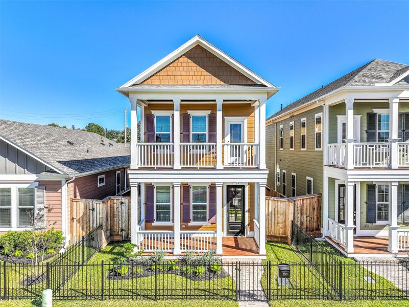 Front exterior of a new home in Pearland Old Townsite, Pearland, TX, highlighting curb appeal (Image 21).