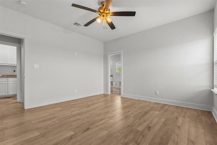 Spacious, unfurnished interior of a new home in , Mineral Wells (Image 12).