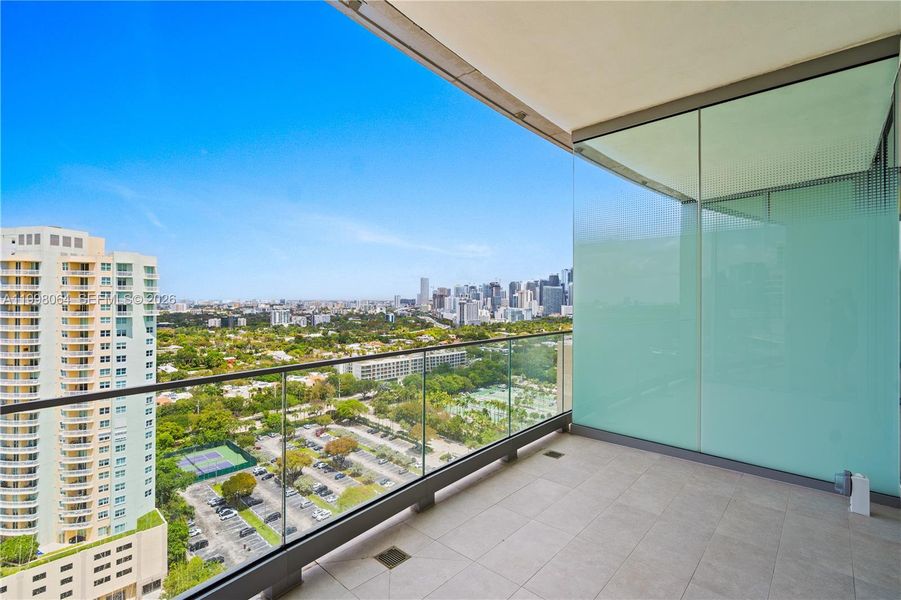 Condo located in Miami, FL showcasing its design and architecture (Image 4). Condo located in Miami, FL showcasing its design and architecture (Image 4).