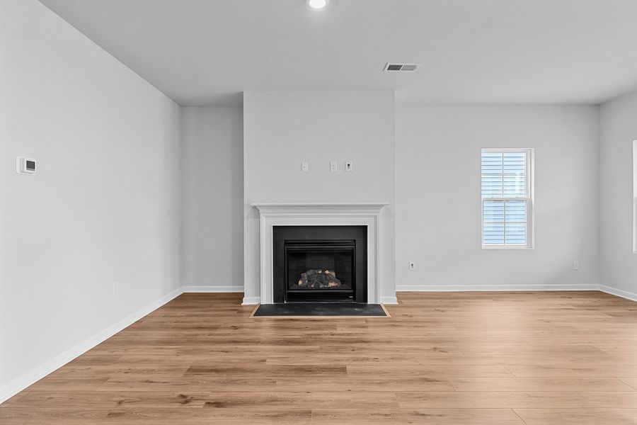 Spacious, unfurnished interior of a new home in Fieldstone, Lexington (Image 19).