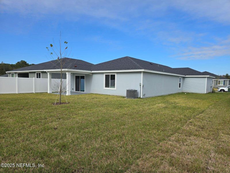 Exterior details and patio area of a home in Azalea Creek, Jacksonville (Image 3).
